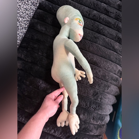 Realistic 20” Alien Plush Toy - Picture 4 of 4